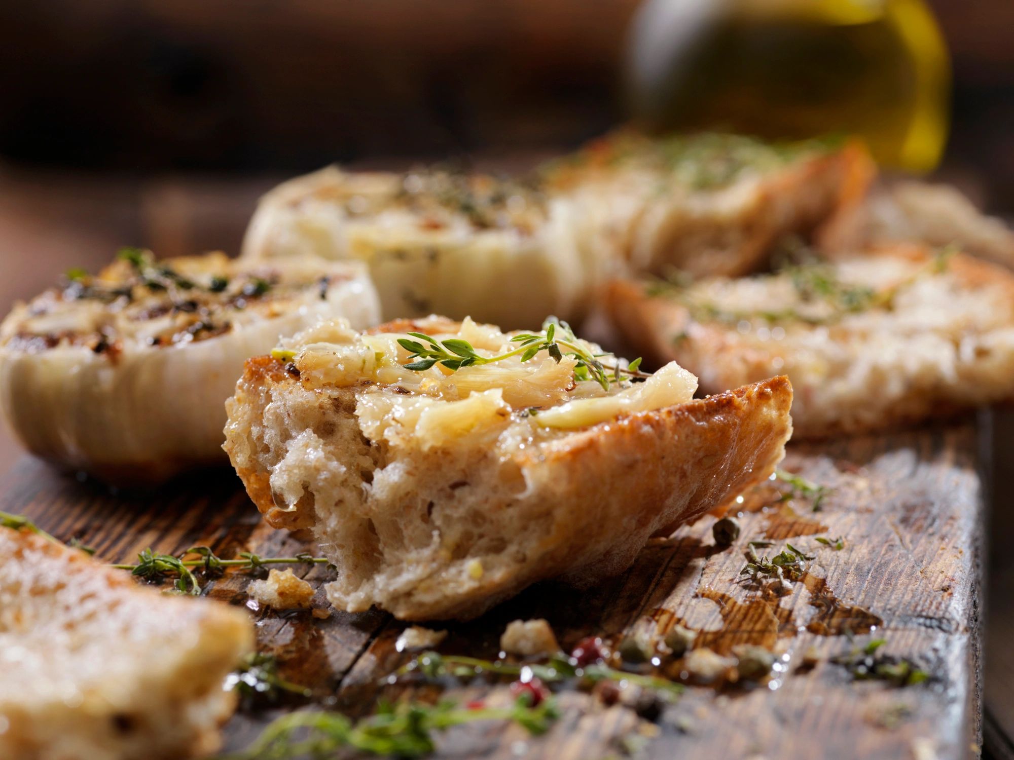 Toasted baguette slices with garlic spread